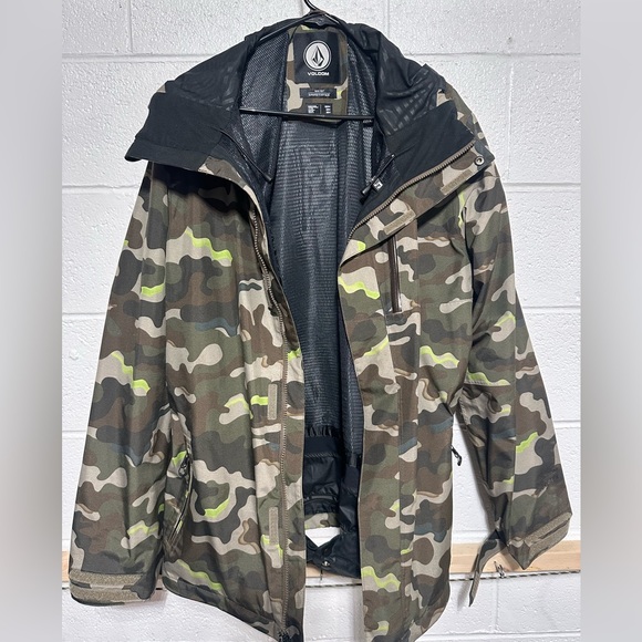 Volcom Gore-Tex camo jacket—weatherproof & unstoppable style! #Volcom #GoreTex!🔥 - Picture 9 of 10